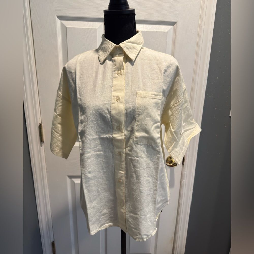 Linen look, oversize boxy, short sleeve shirt in US size 2